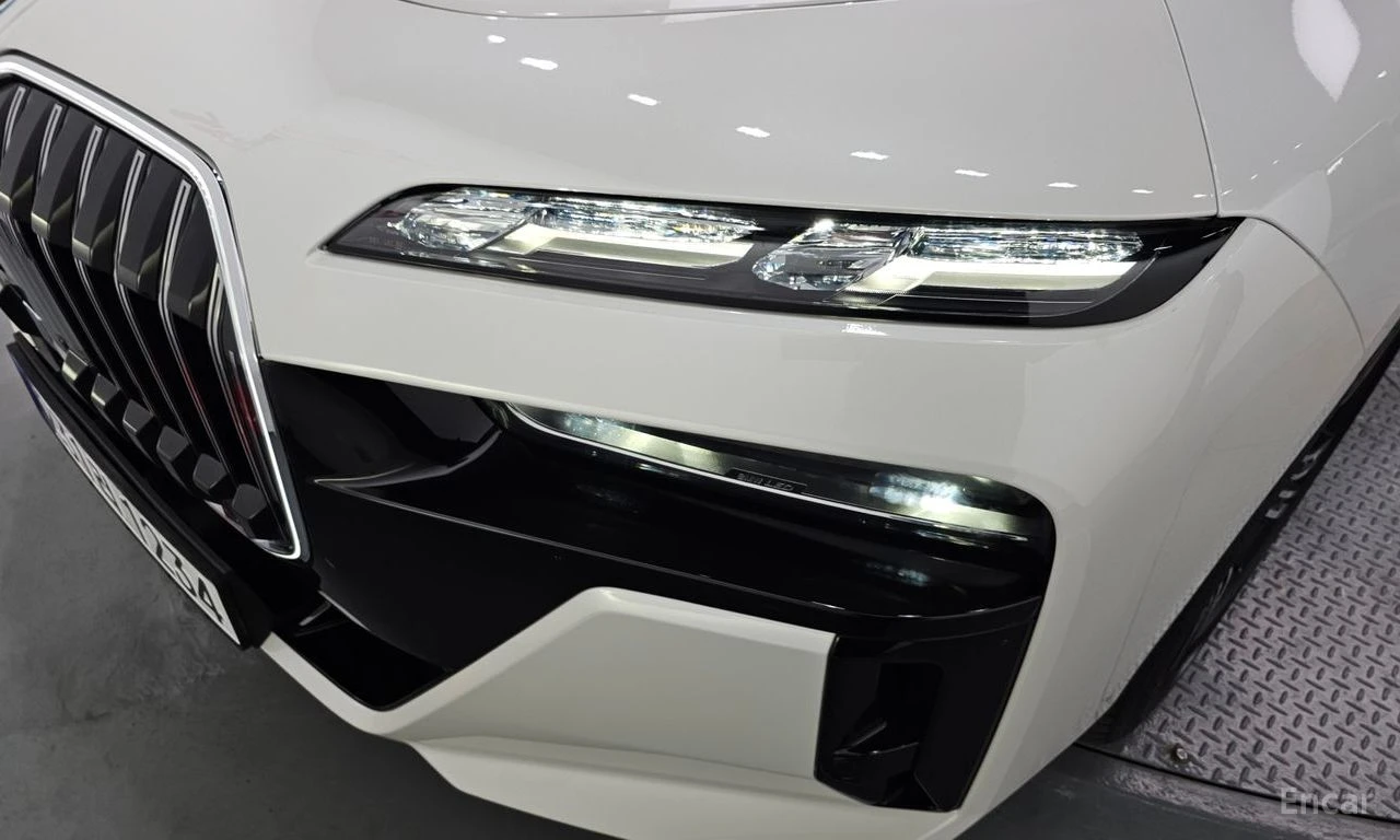 BMW 750 * 750e* xDrive* M-SPORT* THEATRE SCREEN* FULL* , снимка 13 - Автомобили и джипове - 54659813