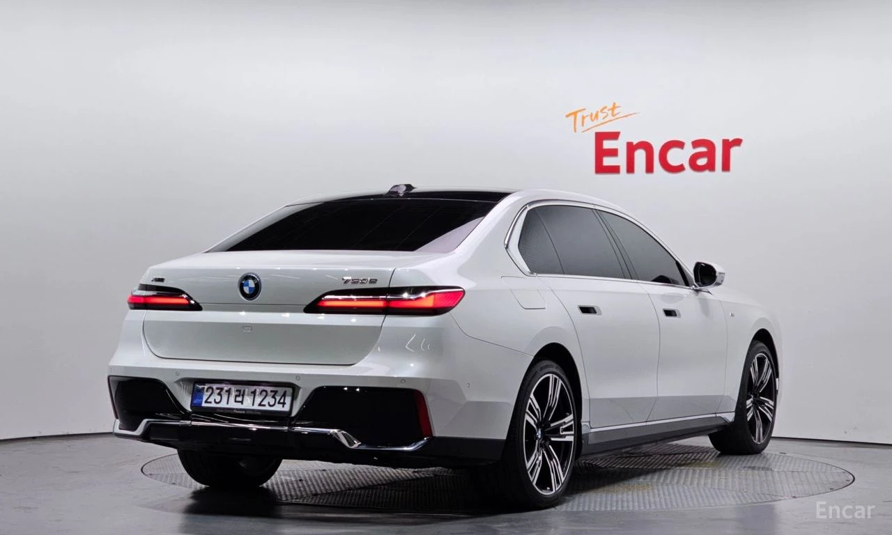 BMW 750 * 750e* xDrive* M-SPORT* THEATRE SCREEN* FULL* , снимка 2 - Автомобили и джипове - 54659813