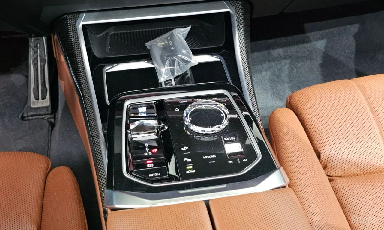 BMW 750 * 750e* xDrive* M-SPORT* THEATRE SCREEN* FULL* , снимка 6 - Автомобили и джипове - 54659813