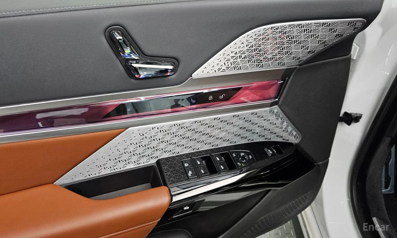 BMW 750 * 750e* xDrive* M-SPORT* THEATRE SCREEN* FULL* , снимка 15 - Автомобили и джипове - 54659813