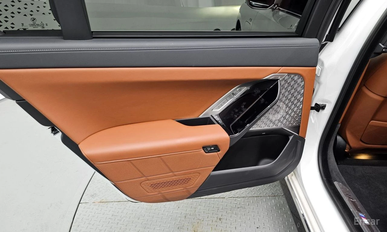 BMW 750 * 750e* xDrive* M-SPORT* THEATRE SCREEN* FULL* , снимка 14 - Автомобили и джипове - 54659813