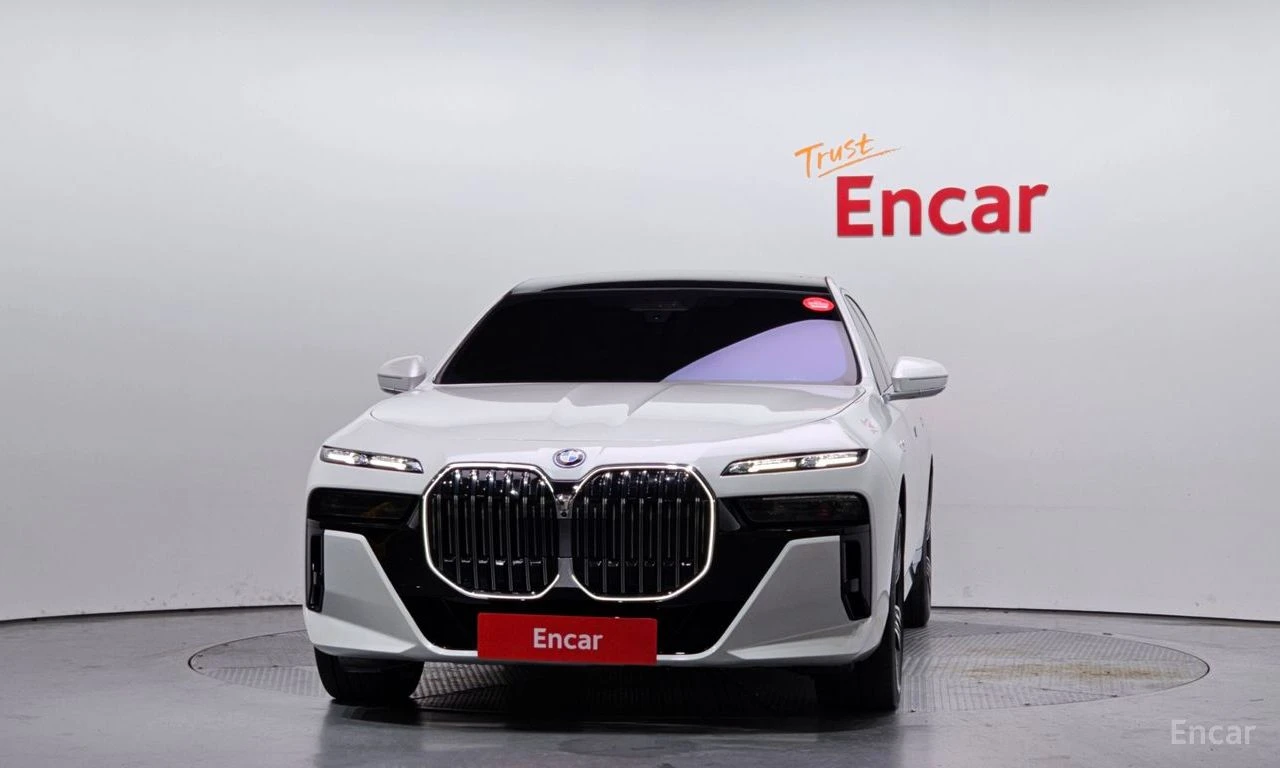 BMW 750 * 750e* xDrive* M-SPORT* THEATRE SCREEN* FULL* , снимка 3 - Автомобили и джипове - 54659813