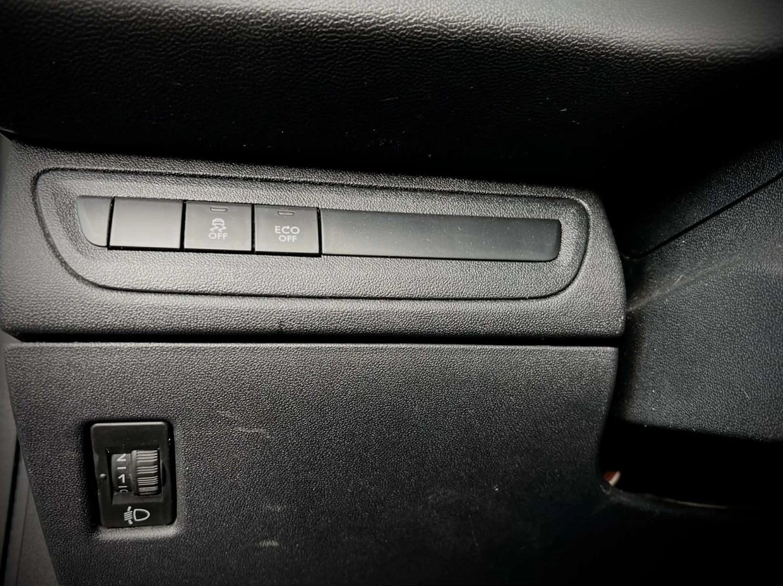 Peugeot 208, снимка 10 - Автомобили и джипове - 54793328