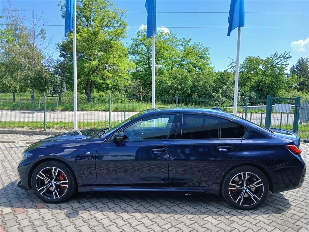 BMW 330 xDrive Sedan, снимка 3 - Автомобили и джипове - 54834966