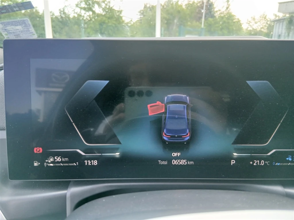 BMW 330 xDrive Sedan, снимка 7 - Автомобили и джипове - 54834966