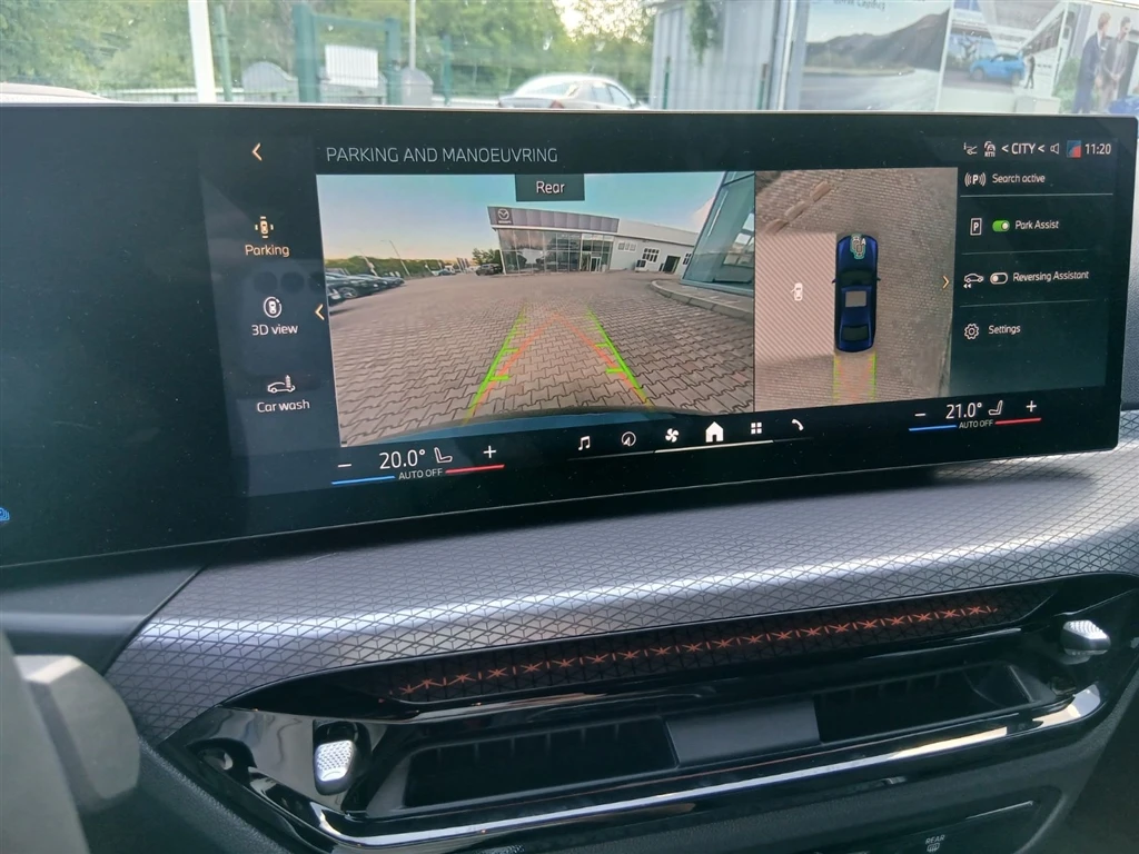BMW 330 xDrive Sedan, снимка 15 - Автомобили и джипове - 54834966