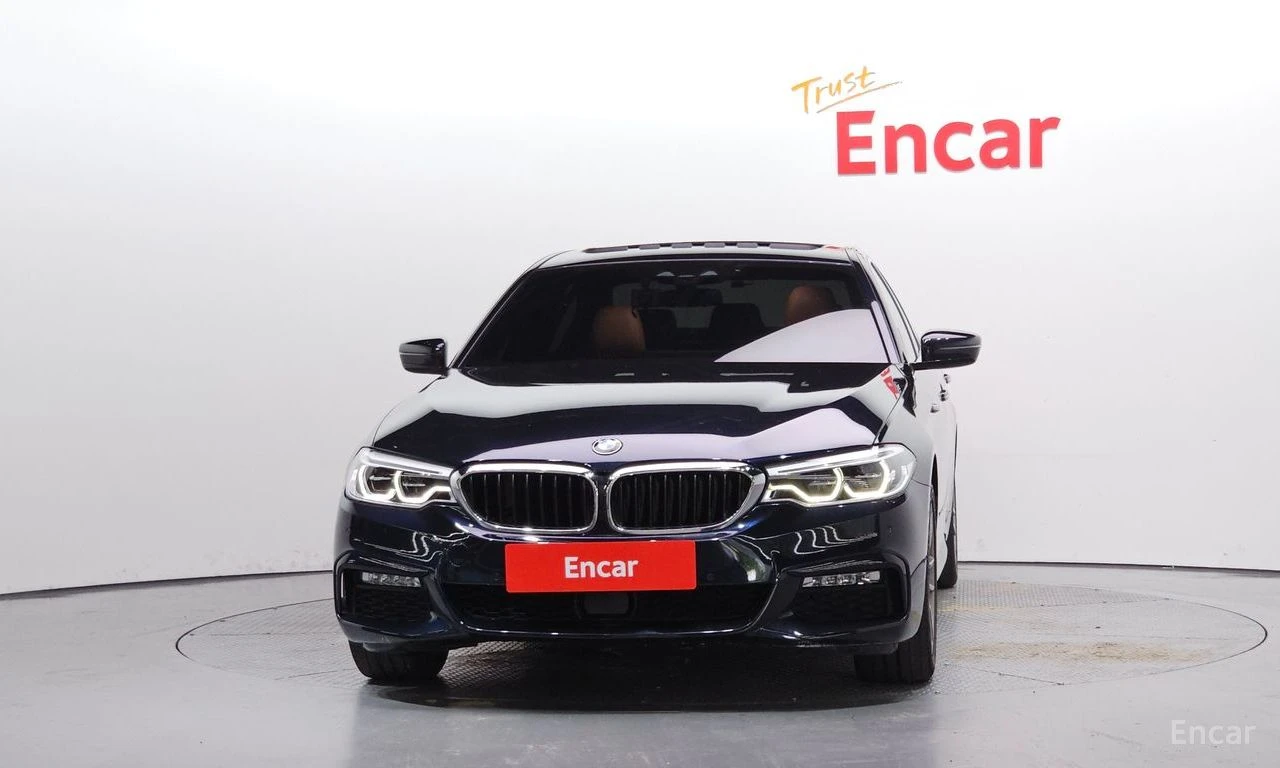BMW 530 i xDrive M SPORT* DISTRONIC* HEAD-UP* PANORAMA* , снимка 2 - Автомобили и джипове - 55217723