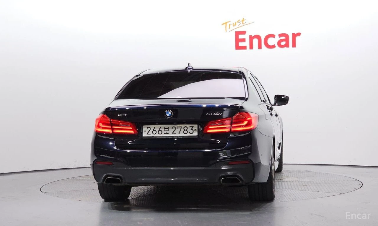 BMW 530 i xDrive M SPORT* DISTRONIC* HEAD-UP* PANORAMA* , снимка 4 - Автомобили и джипове - 55217723