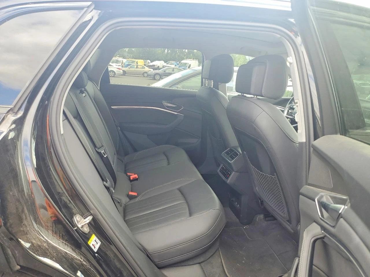 Audi E-Tron Premium, снимка 10 - Автомобили и джипове - 56546858