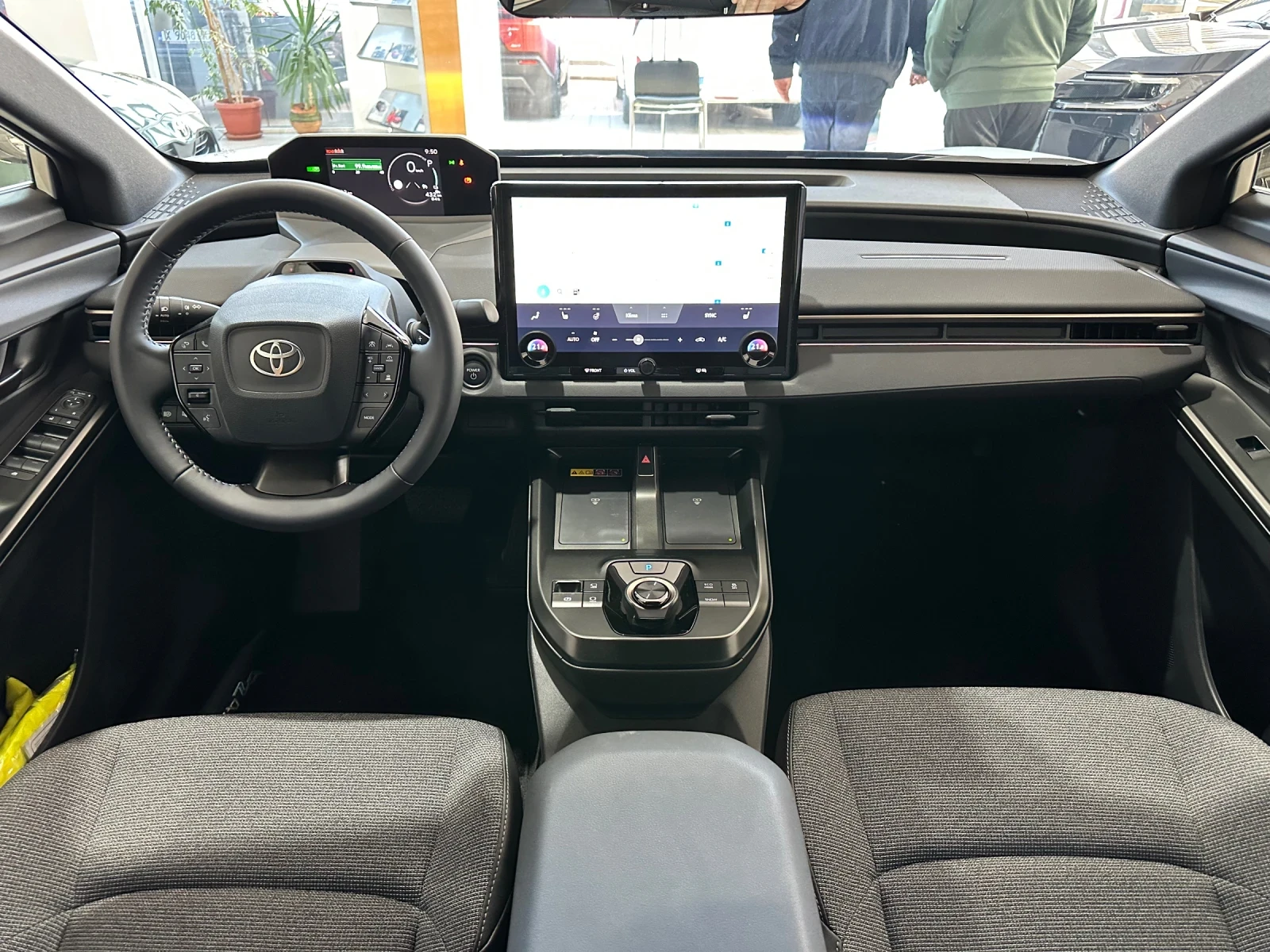 Toyota bZ4X Executive, снимка 10 - Автомобили и джипове - 56634878