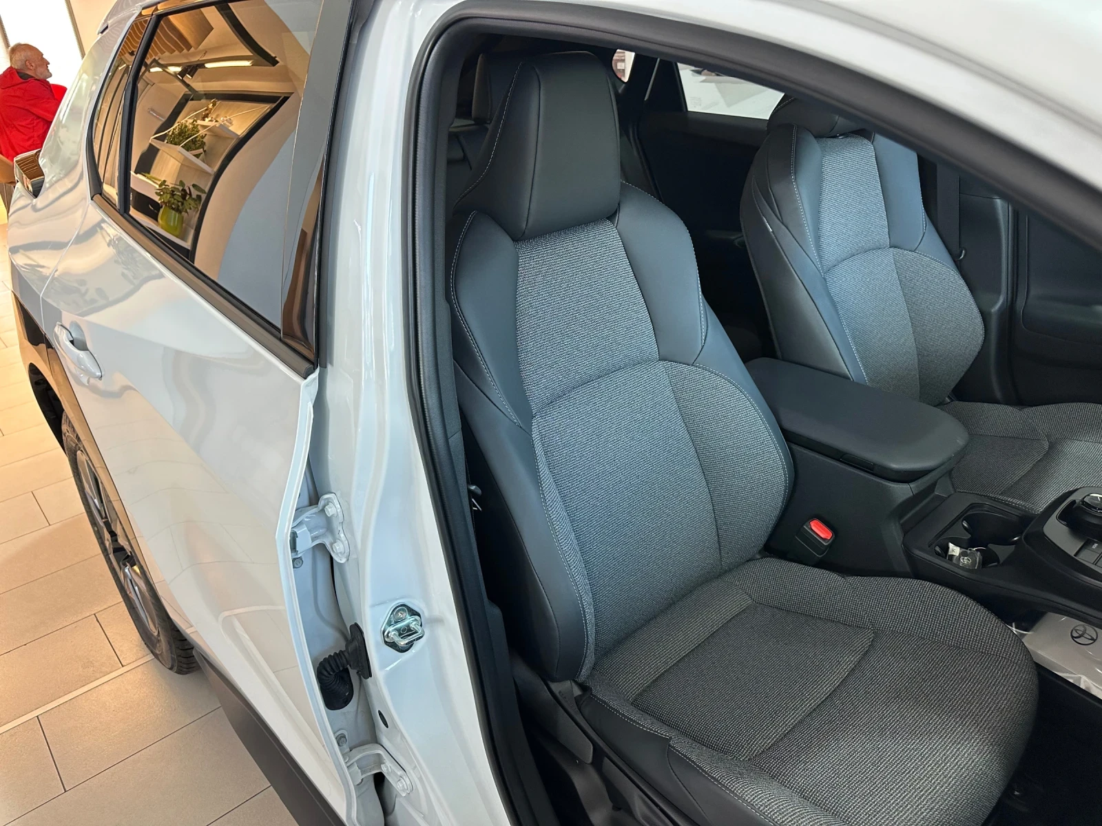 Toyota bZ4X Executive, снимка 7 - Автомобили и джипове - 56634878