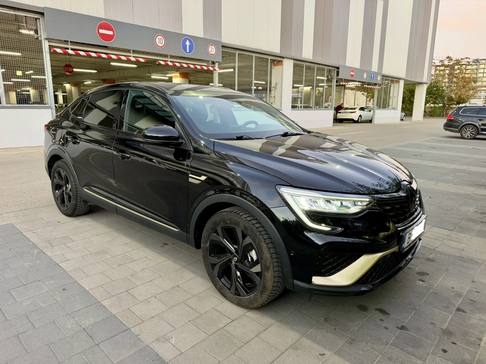 Renault Arkana E-Tech Engineered 145, снимка 3 - Автомобили и джипове - 56638728