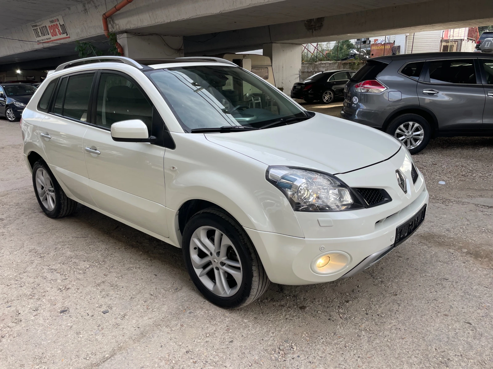 Renault Koleos 2.0DCI-INITIALE-4x4-БЯЛА ПЕРЛА-ВСИЧКИ ЕКСТРИ - изображение 2