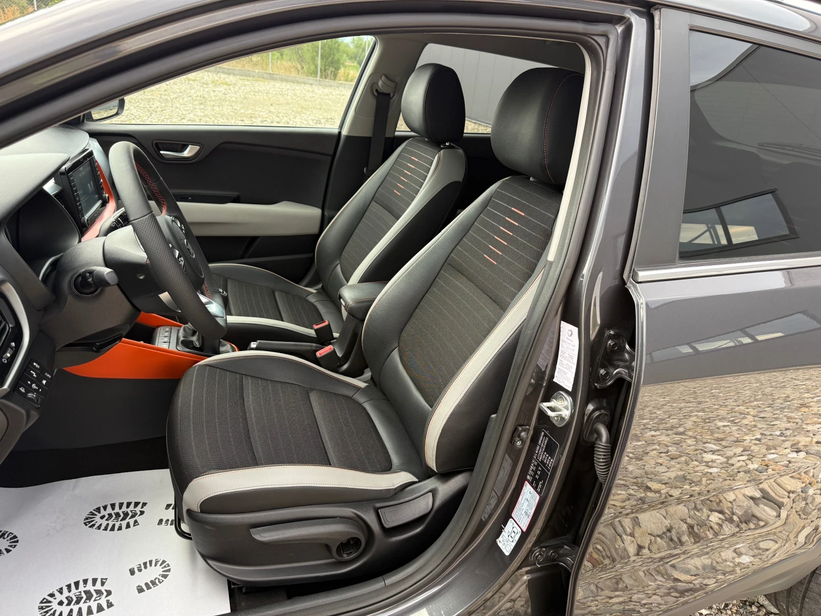 Kia Stonic 1.6 CRDI NAVI CAMERA - изображение 10