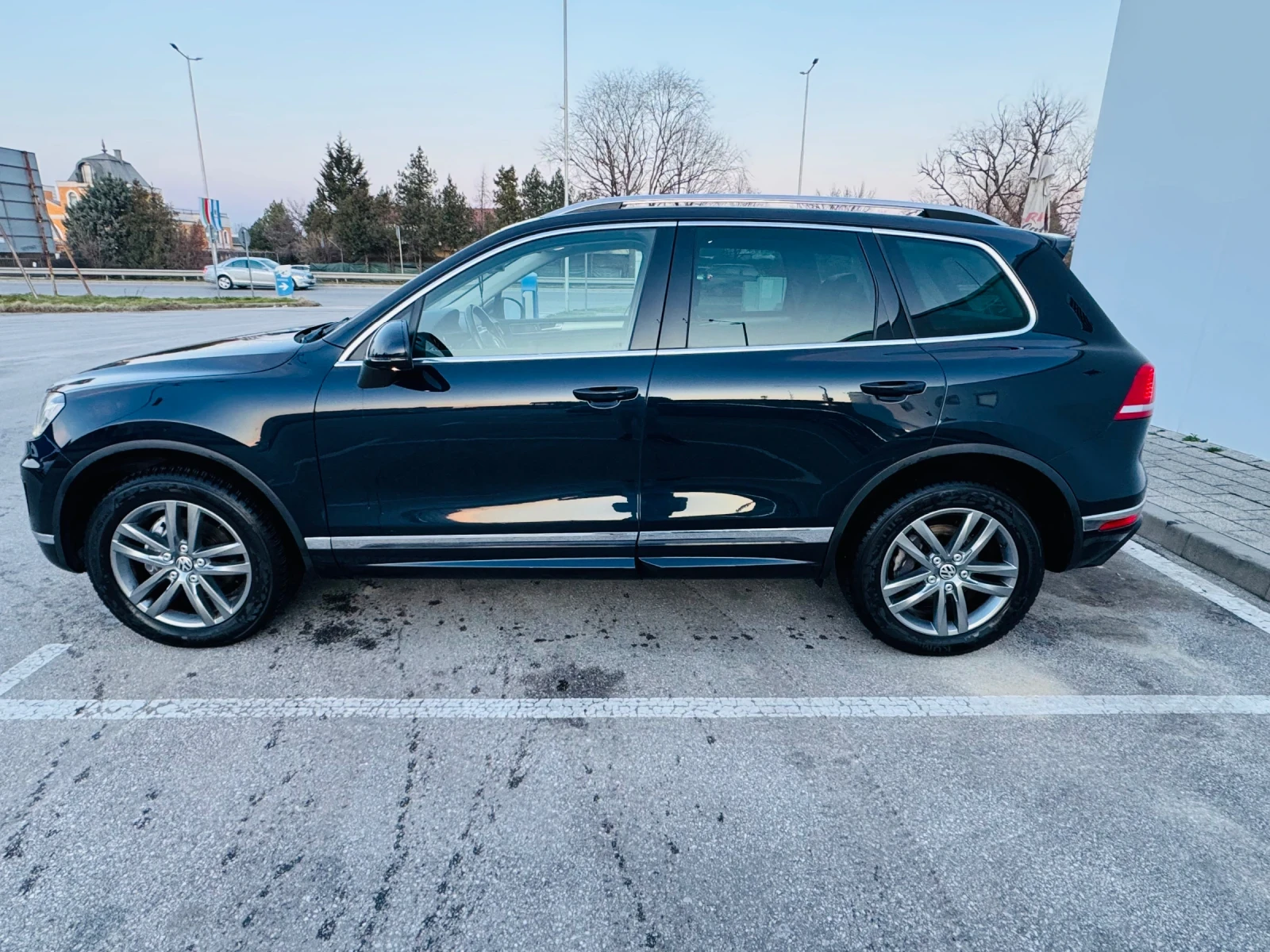 VW Touareg TDI 3.0 R-line key-less, снимка 8 - Автомобили и джипове - 53649515