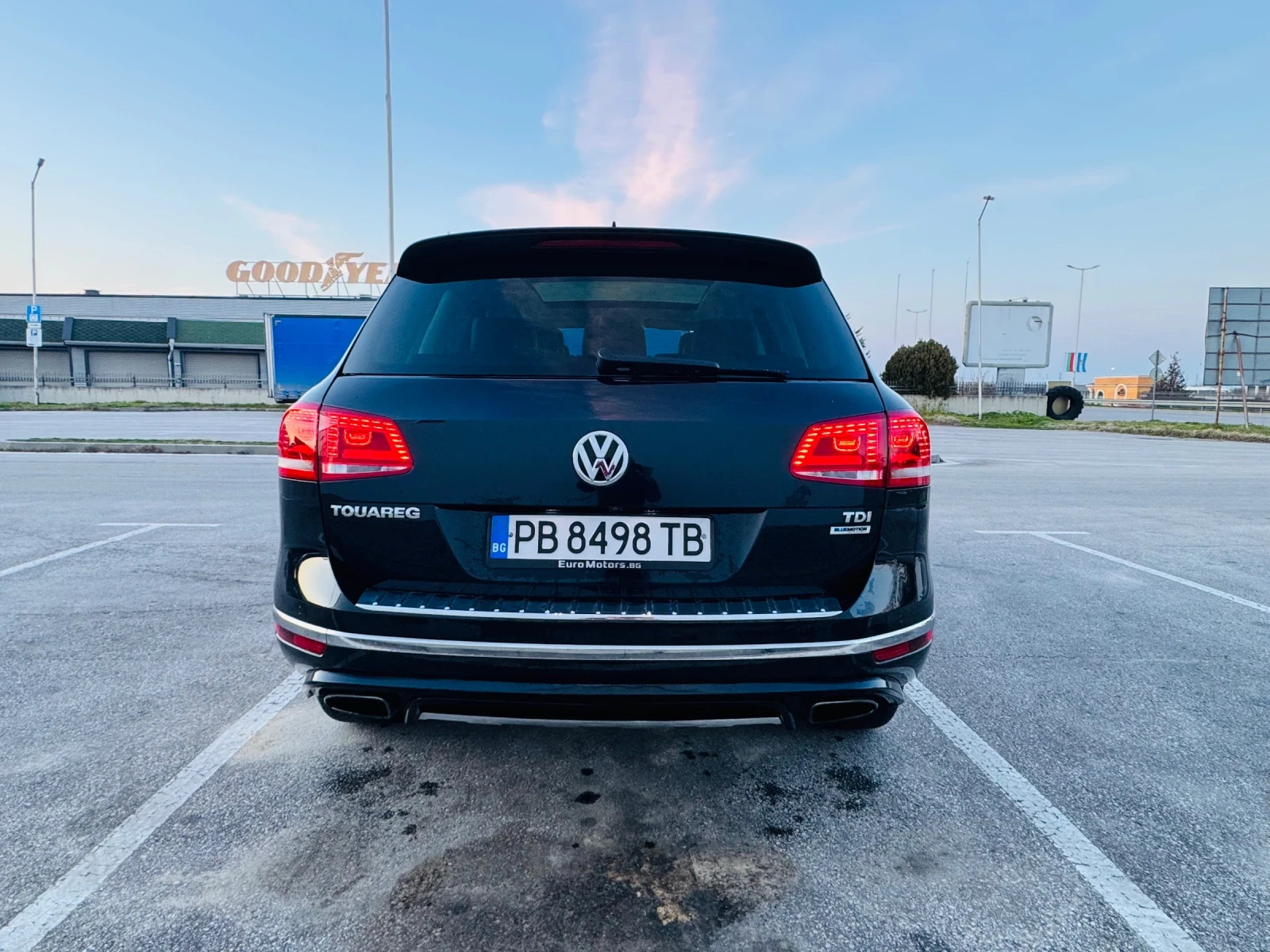 VW Touareg TDI 3.0 R-line key-less, снимка 6 - Автомобили и джипове - 53649515