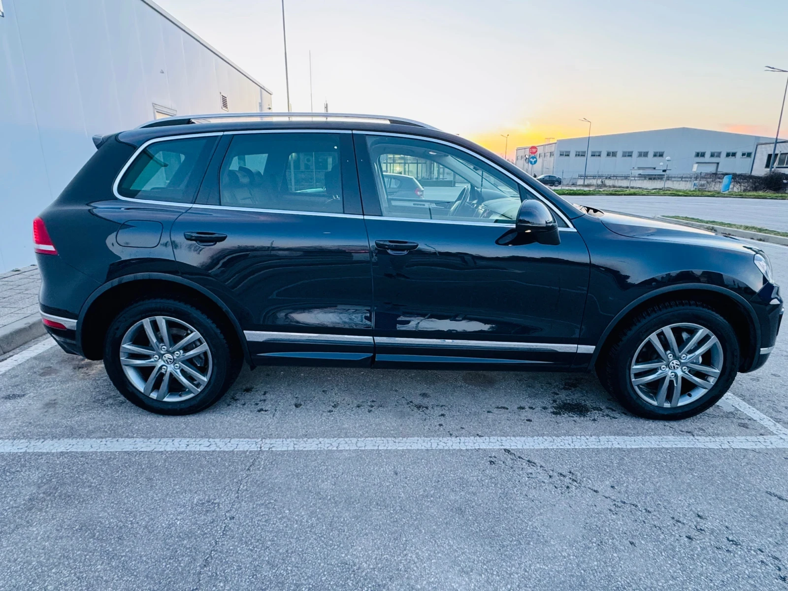 VW Touareg TDI 3.0 R-line key-less, снимка 5 - Автомобили и джипове - 53649515