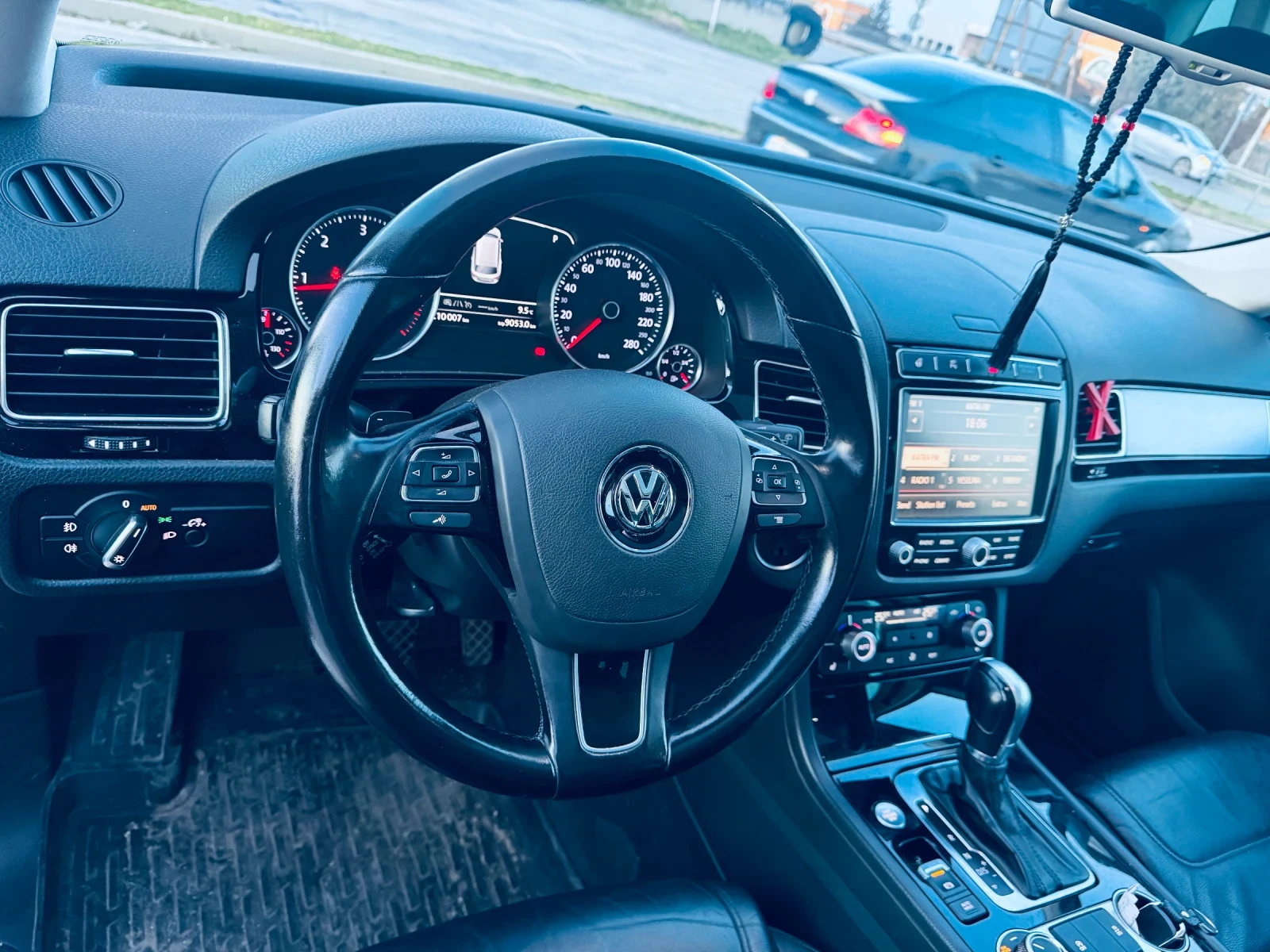 VW Touareg 3000 - изображение 4