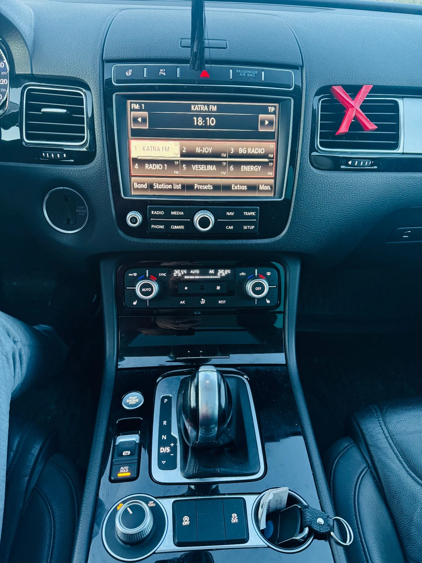 VW Touareg TDI 3.0 R-line key-less, снимка 2 - Автомобили и джипове - 53649515