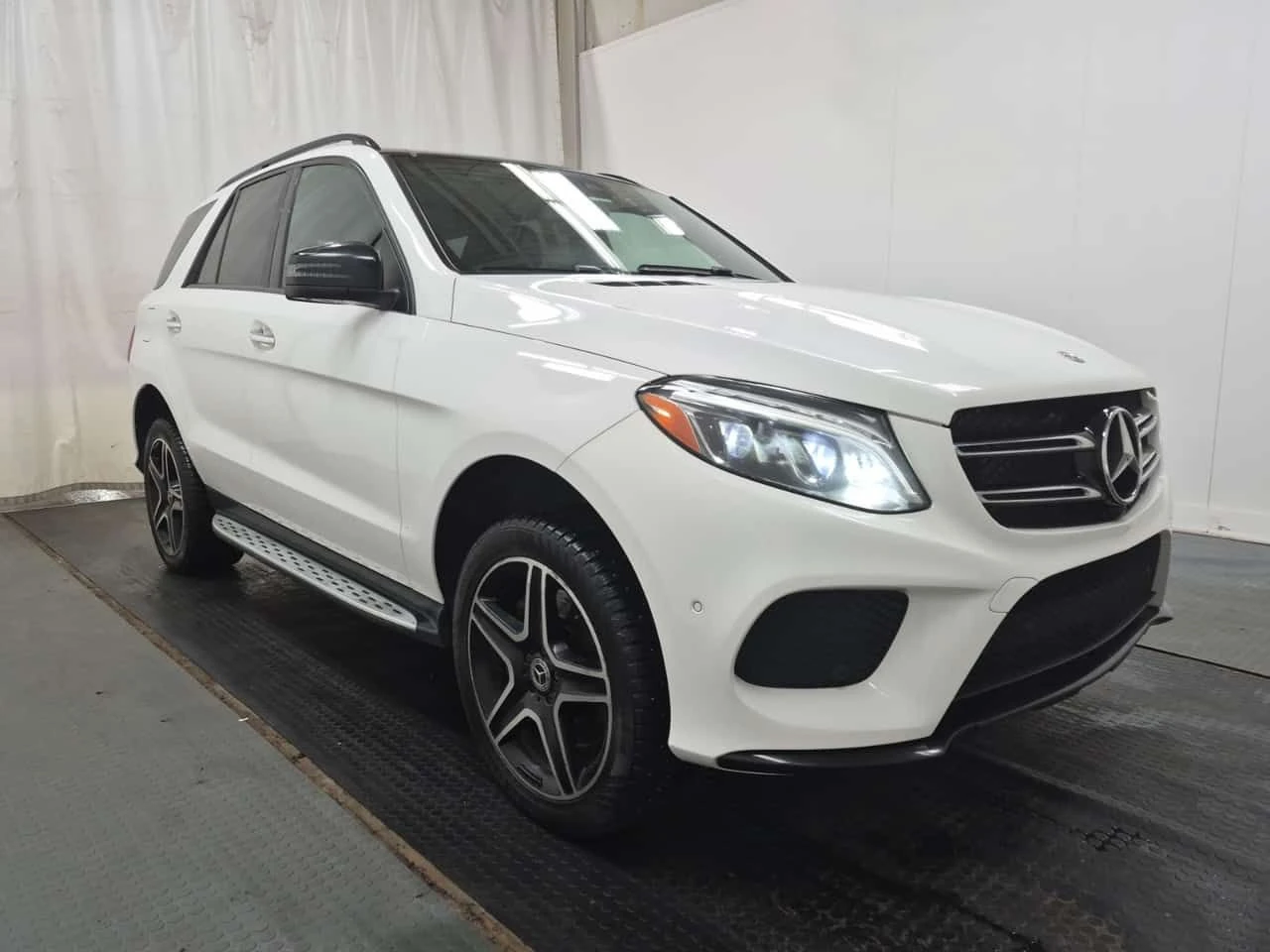 Mercedes-Benz GLE 400 4MATIC/360/ПАНОРАМА/ПОДГРЕВИ, снимка 2 - Автомобили и джипове - 54737945