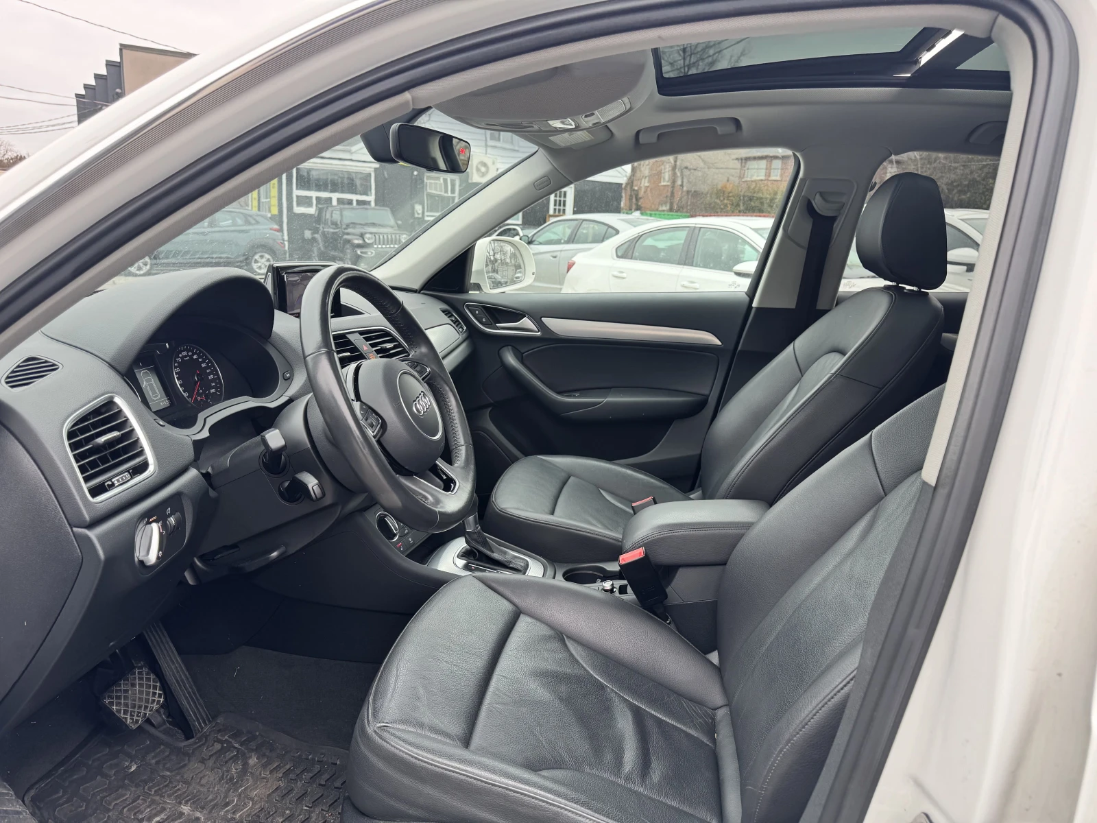 Audi Q3, снимка 6 - Автомобили и джипове - 55073942