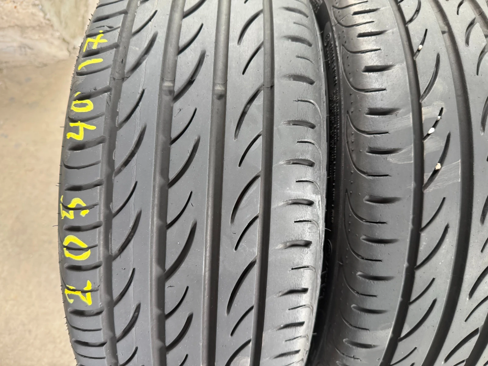 Гуми Летни 205/40R17, снимка 4 - Гуми и джанти - 54608260