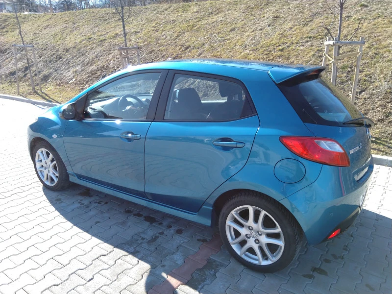 Mazda 2 II (DE, facelift 2010) 1.5i (102 кс), снимка 7 - Автомобили и джипове - 46615612