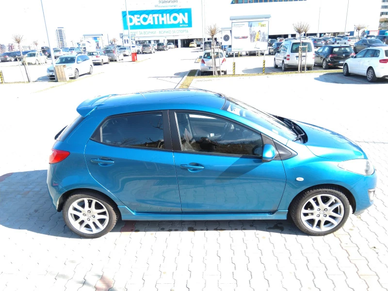 Mazda 2 II (DE, facelift 2010) 1.5i (102 кс), снимка 4 - Автомобили и джипове - 46615612