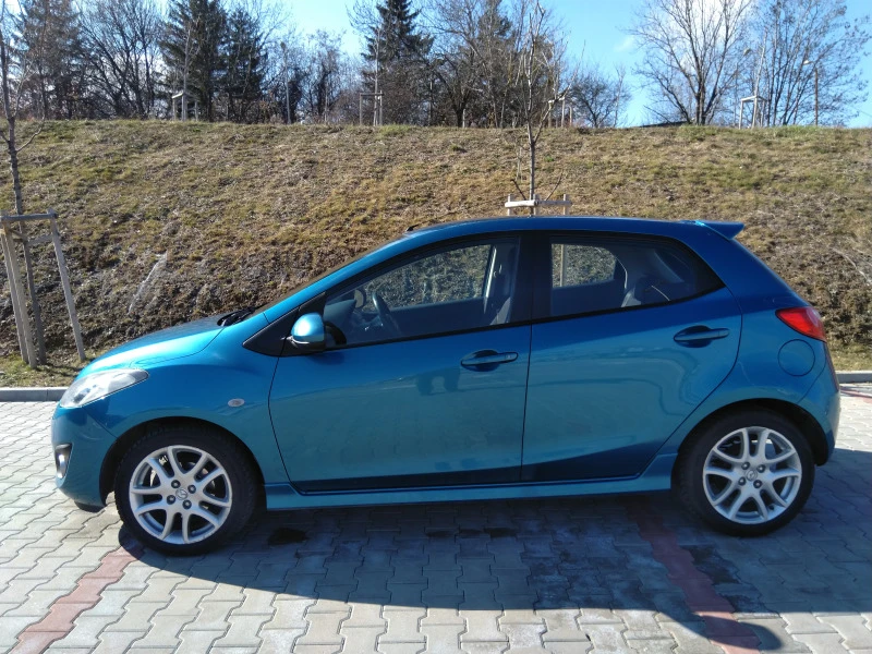 Mazda 2 II (DE, facelift 2010) 1.5i (102 кс), снимка 8 - Автомобили и джипове - 46615612