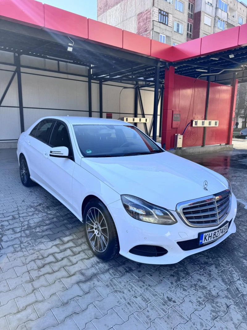 Mercedes-Benz E 220, снимка 1 - Автомобили и джипове - 47672921