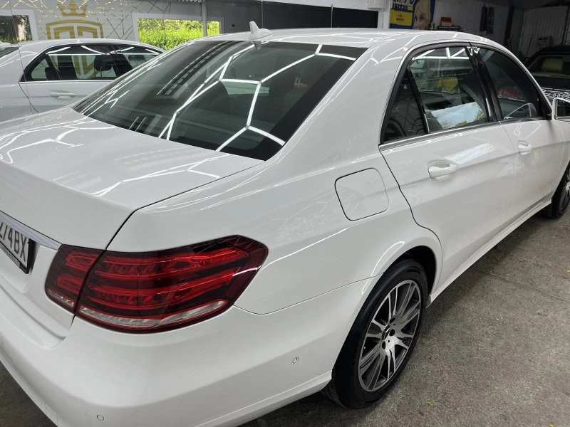 Mercedes-Benz E 220, снимка 3 - Автомобили и джипове - 47672921