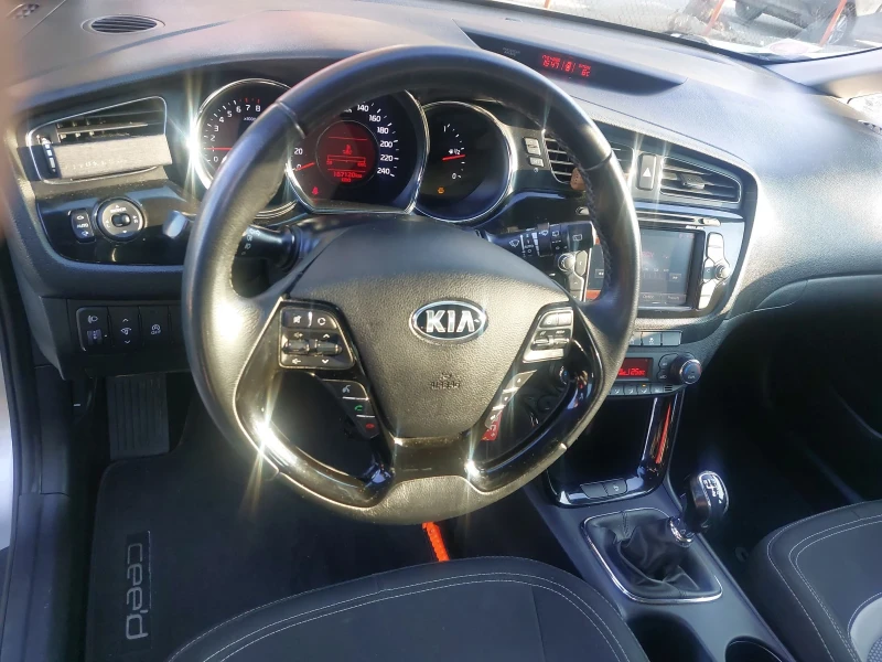 Kia Ceed 1.6.Navi, снимка 13 - Автомобили и джипове - 48718161