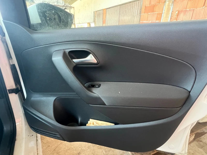 VW Polo 1.6TDI , снимка 13 - Автомобили и джипове - 52645210