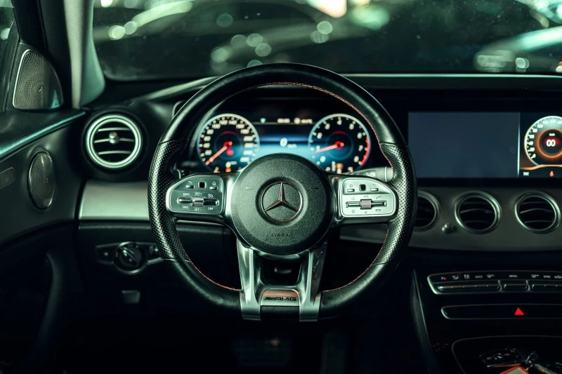 Mercedes-Benz E 220 D FULL AMG LINE FACELIFT BURMEISTER ЛИЗИНГ 100%, снимка 10 - Автомобили и джипове - 52952569