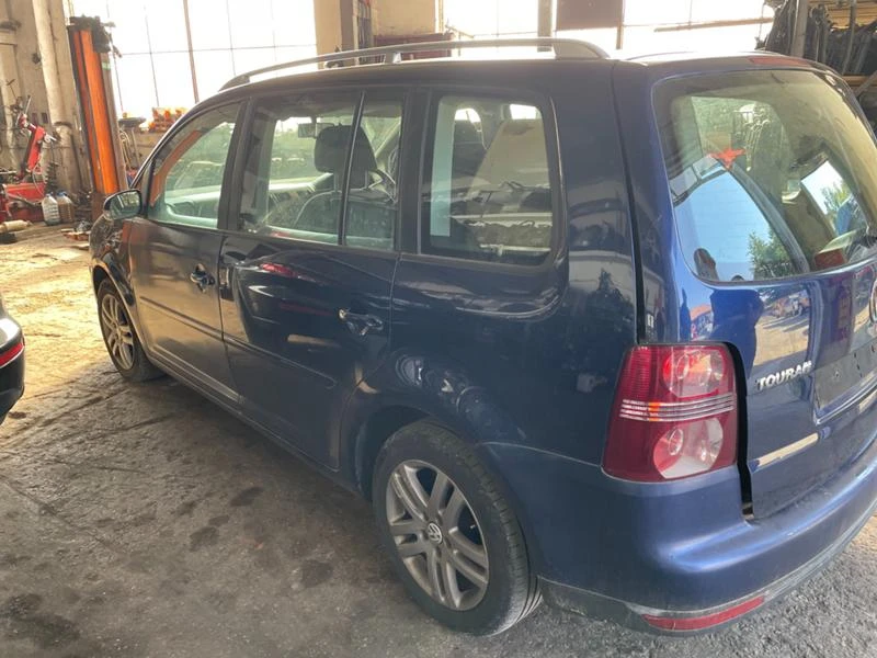 VW Touran, снимка 4 - Автомобили и джипове - 34127358