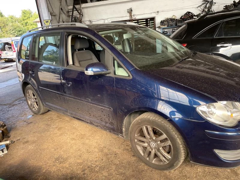 VW Touran, снимка 2 - Автомобили и джипове - 34127358