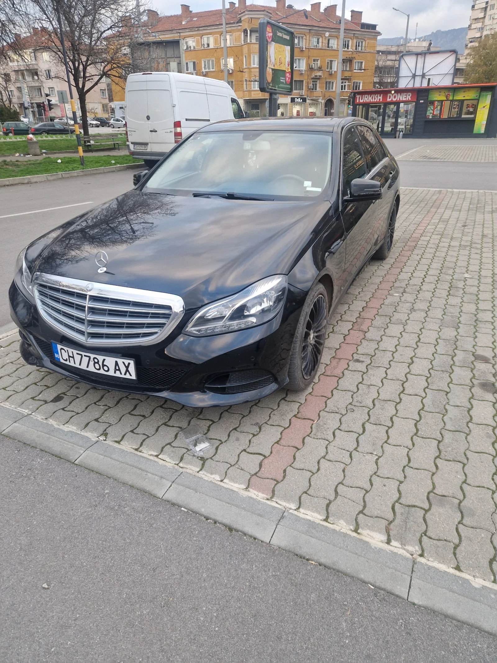 Mercedes-Benz E 200, снимка 1