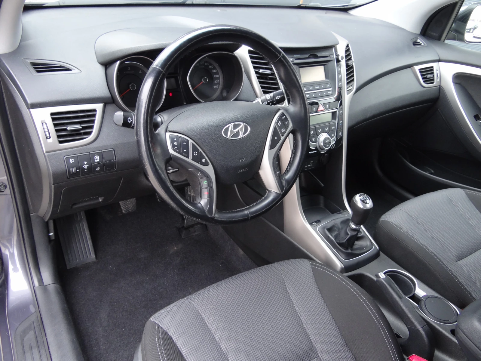 Hyundai I30 1.6 crdi - Facelift /Климатроник/Led/Euro-6/ - изображение 8