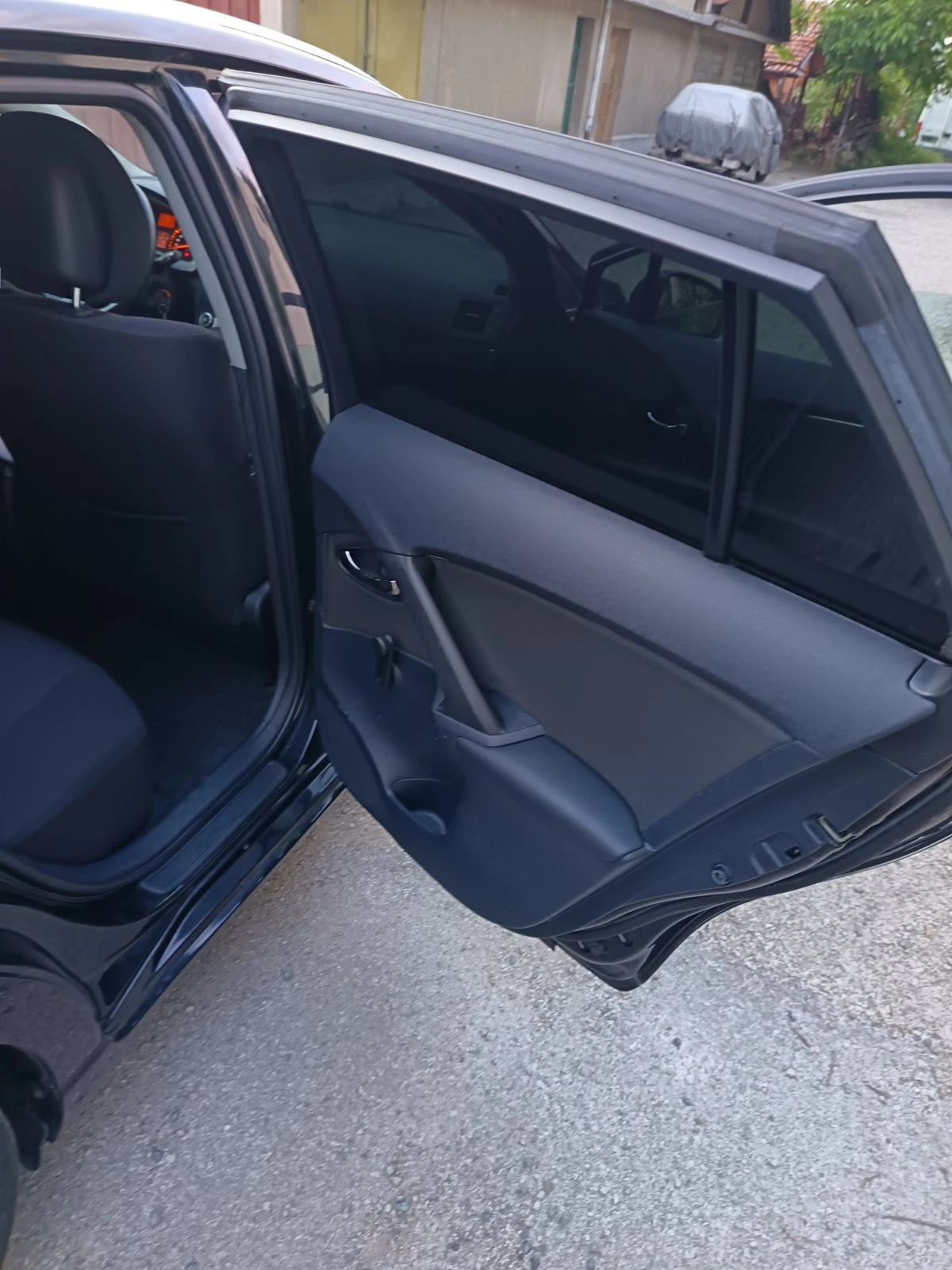 Toyota Avensis  - изображение 4