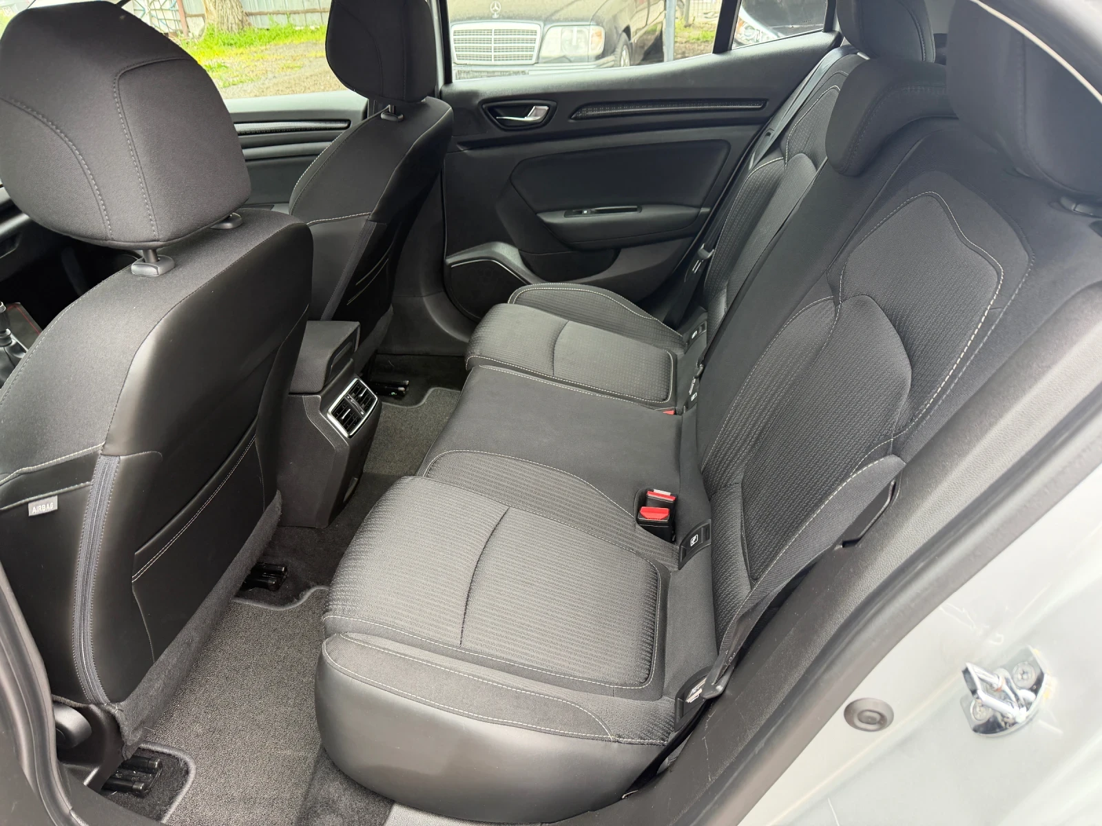 Renault Megane TCe* NAVI* LED, снимка 11 - Автомобили и джипове - 53035255