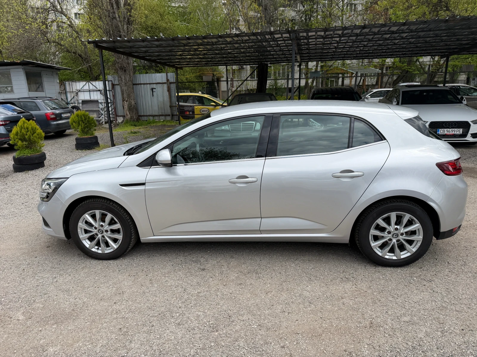 Renault Megane TCe* NAVI* LED, снимка 2 - Автомобили и джипове - 53035255