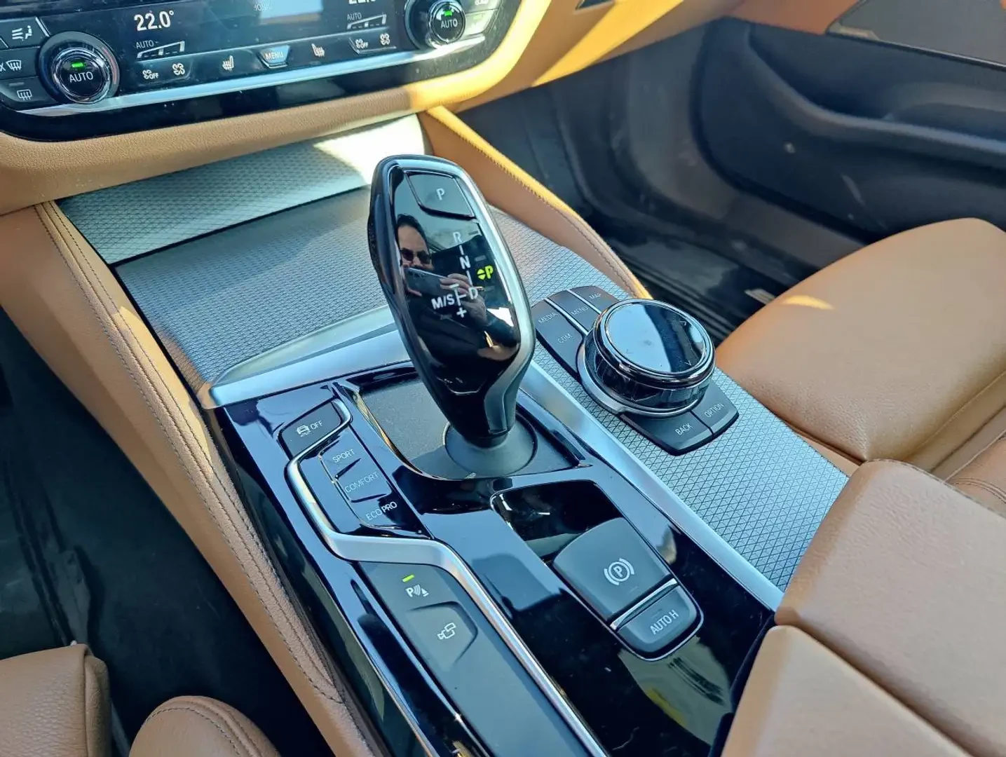 BMW 540 M-pack* Harman* HUD* Щори* Ambient* , снимка 8 - Автомобили и джипове - 53734848