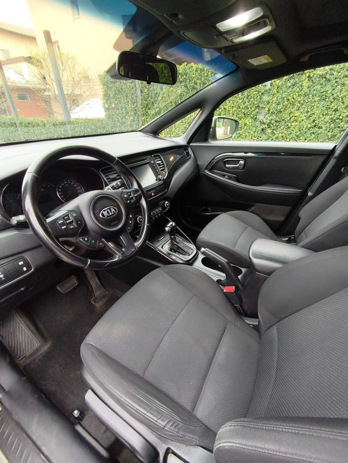 Kia Carens 1.7 CRDI, снимка 7 - Автомобили и джипове - 54085918