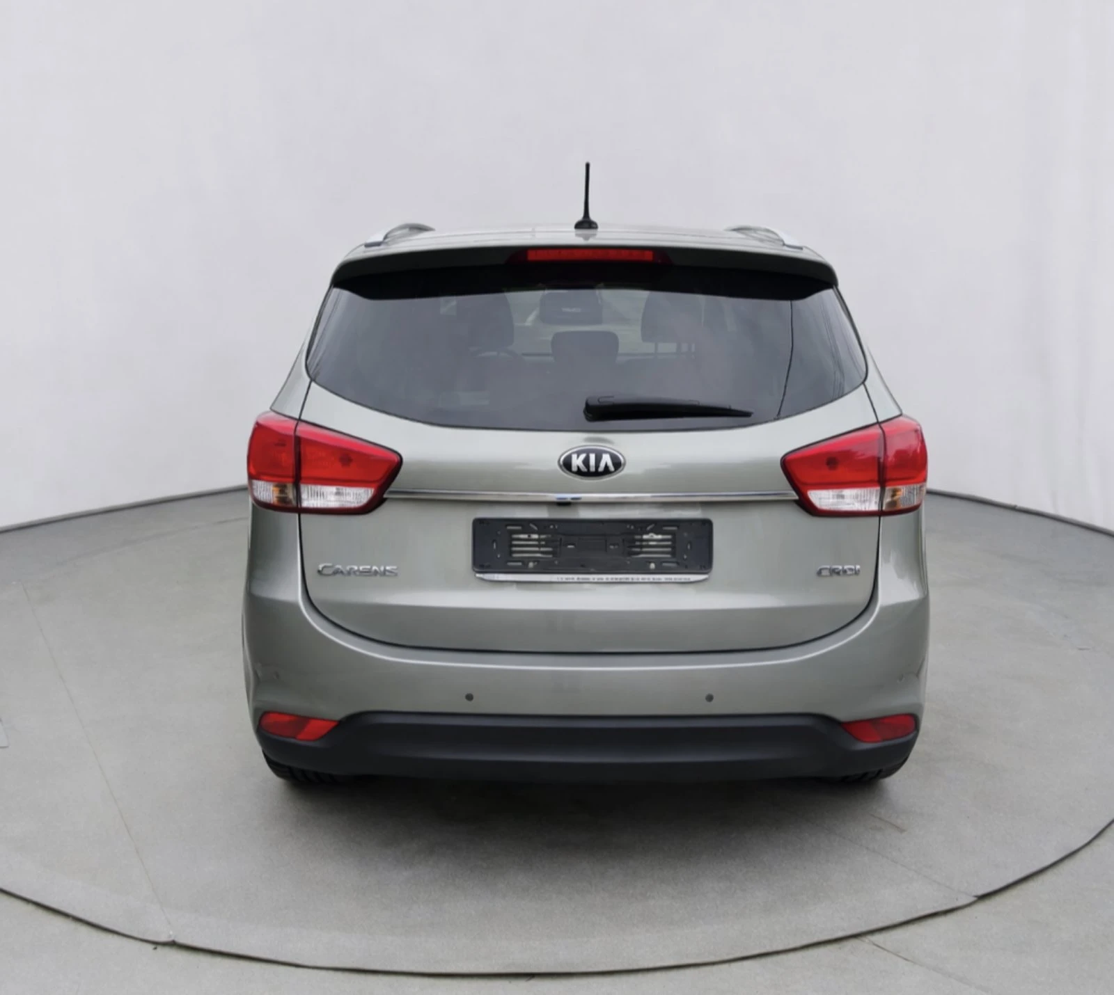 Kia Carens 1.7 CRDI, снимка 4 - Автомобили и джипове - 54085918