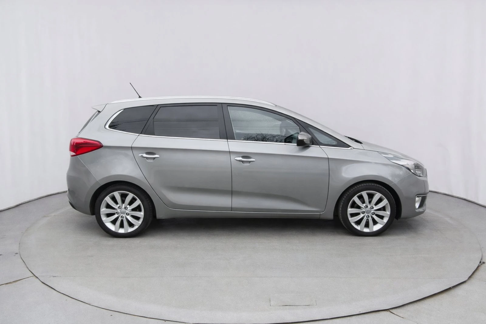 Kia Carens 1.7 CRDI, снимка 5 - Автомобили и джипове - 54085918