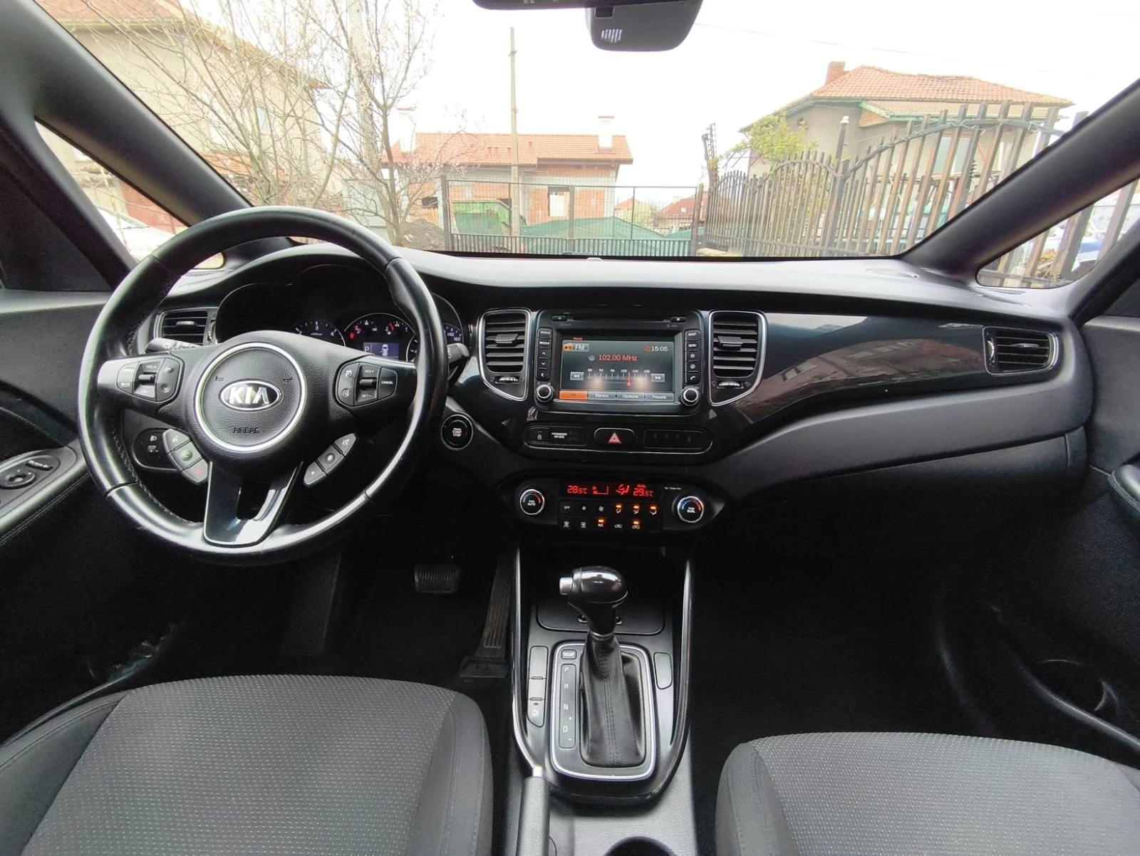 Kia Carens 1.7 CRDI, снимка 8 - Автомобили и джипове - 54085918