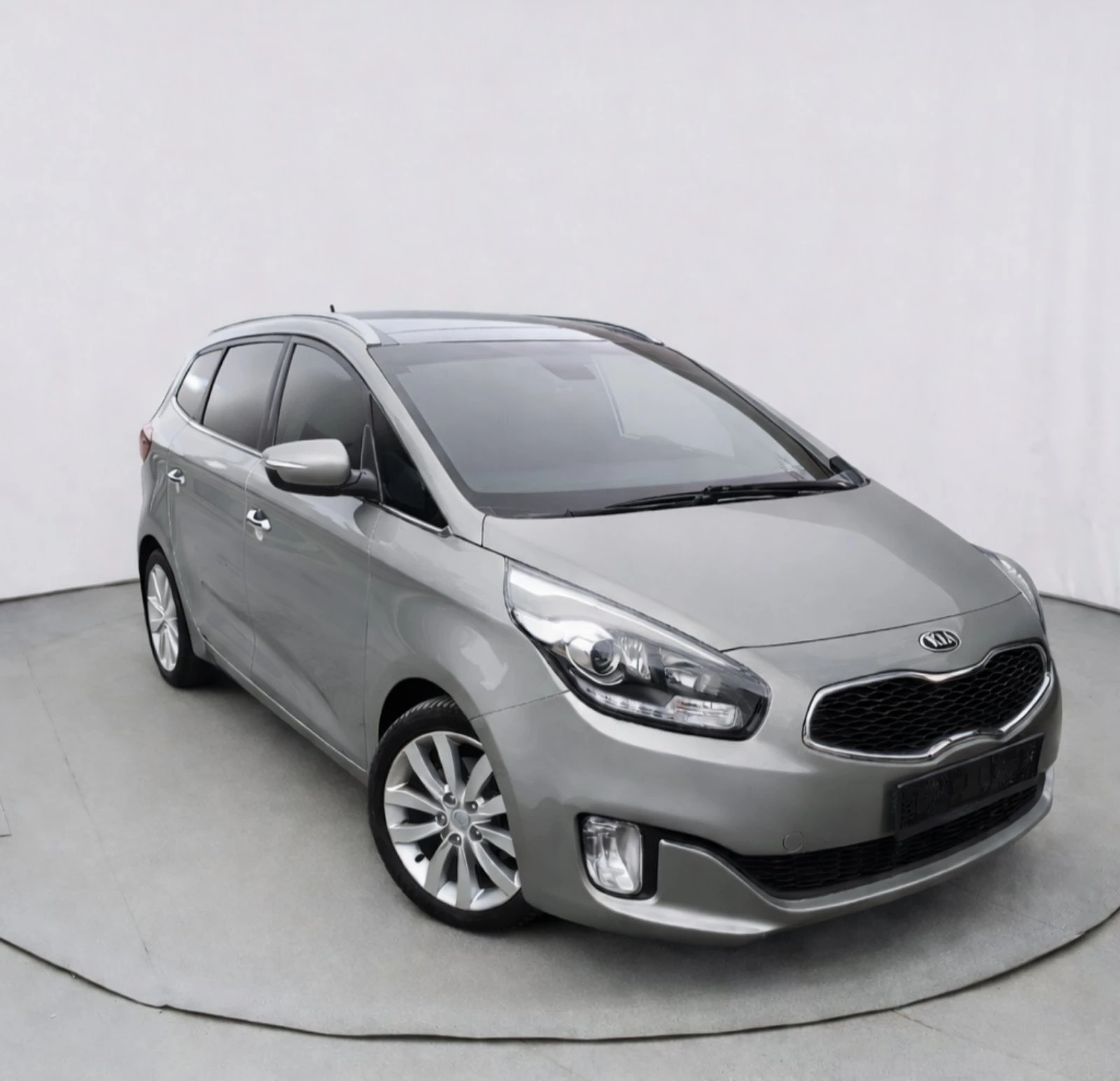 Kia Carens 1.7 CRDI, снимка 2 - Автомобили и джипове - 54085918