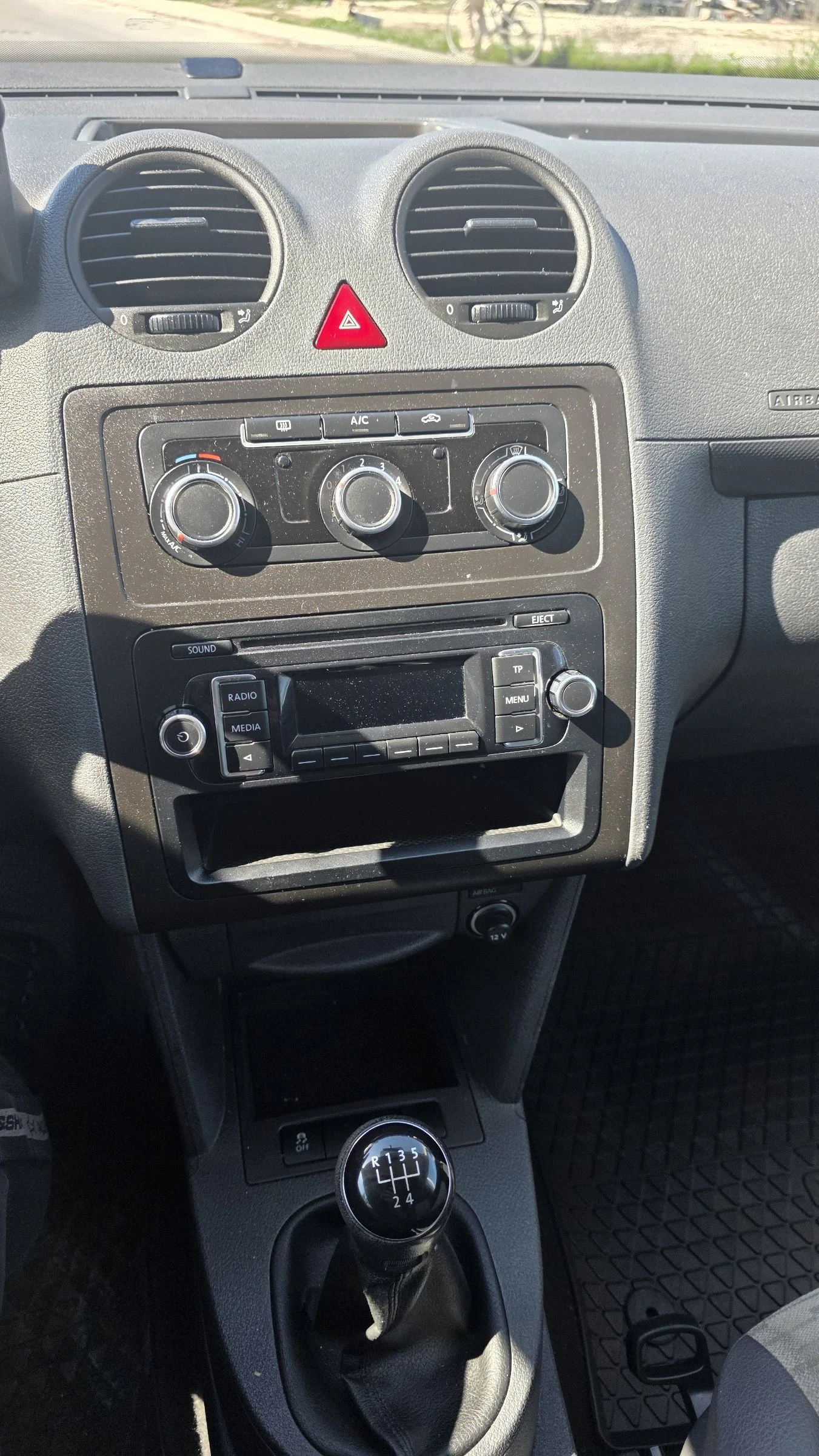VW Caddy 1.6 TDI EURO 5, снимка 12 - Автомобили и джипове - 54426482