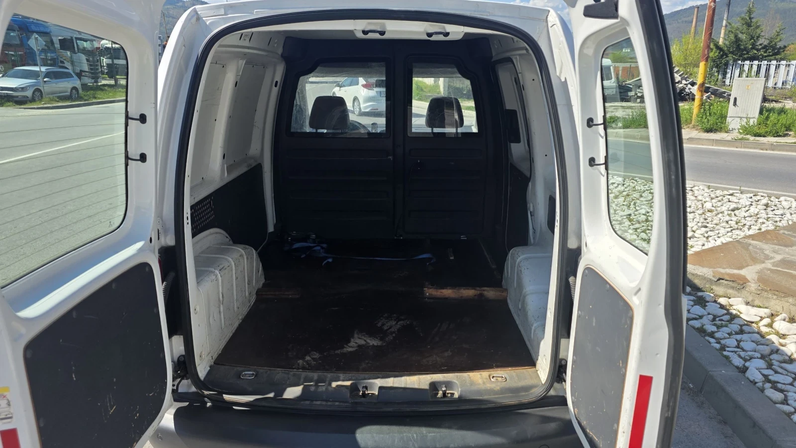VW Caddy 1.6 TDI EURO 5, снимка 4 - Автомобили и джипове - 54426482
