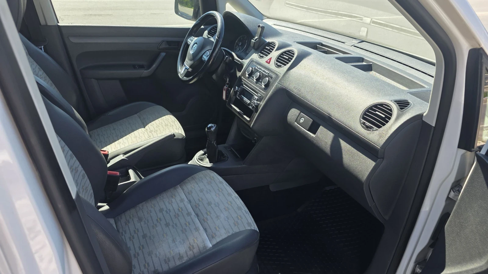 VW Caddy 1.6 TDI EURO 5, снимка 5 - Автомобили и джипове - 54426482